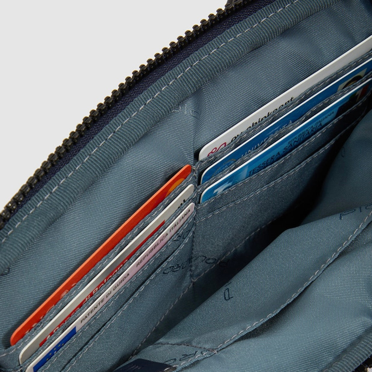 Pochette Piquadro con porta carte di credito blu notte AC5946S123R